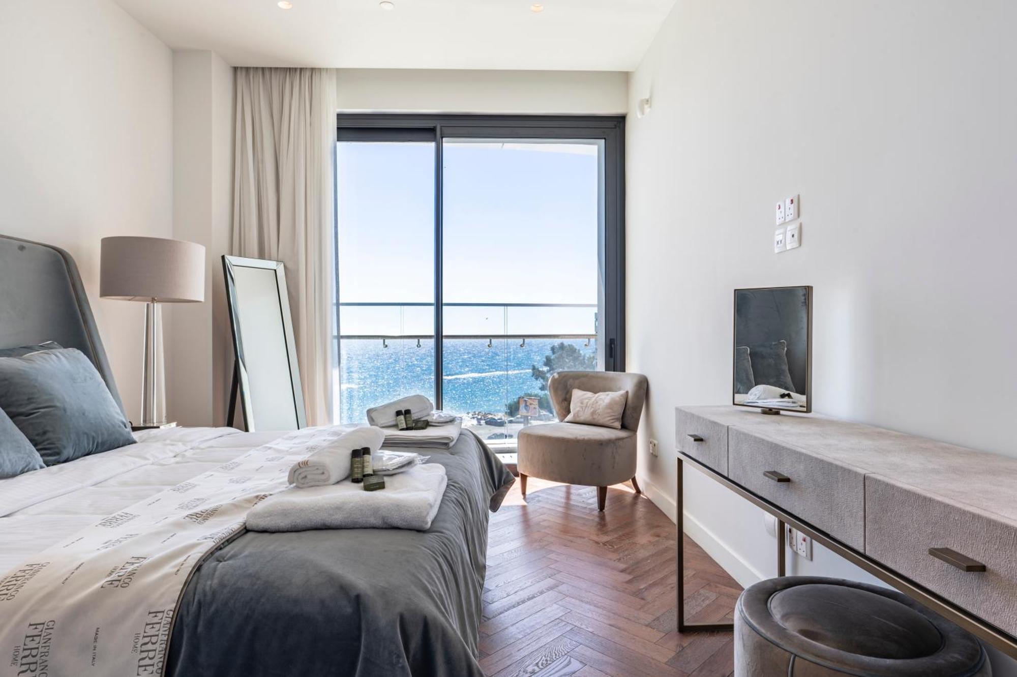 Apartment Del Mar Beachfront 'c' 2 Bedroom *